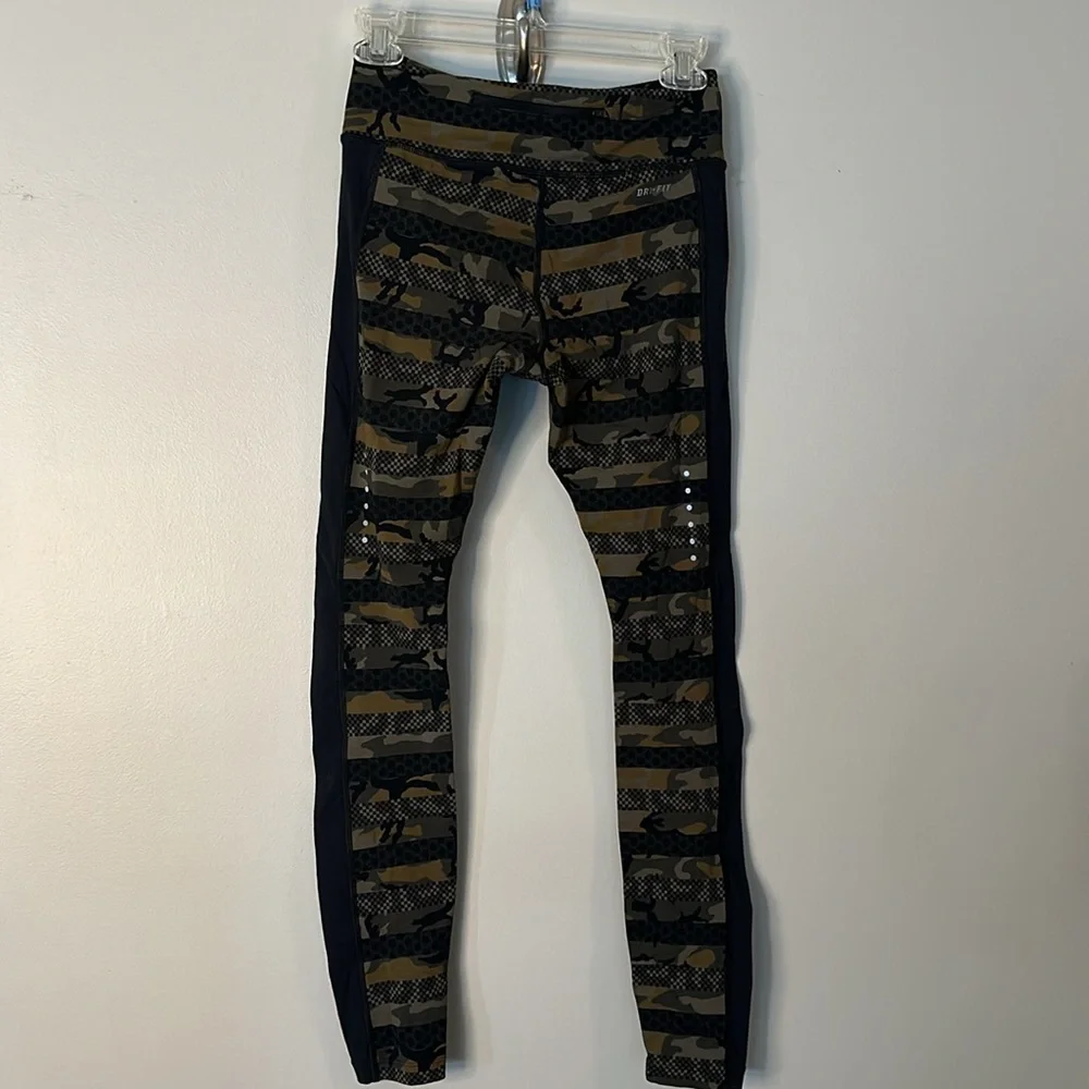 Nike Dri-Fit Clash Epic Leggings in Green Camo Stripe